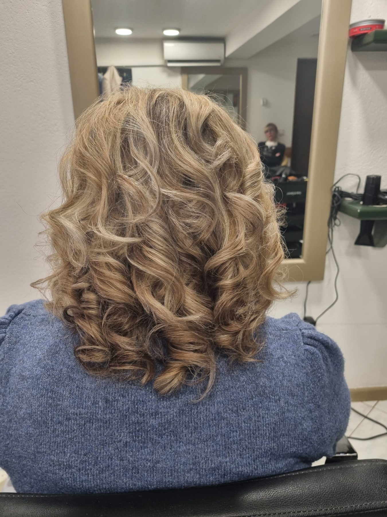 Cura e styling capelli da Salon Amela Brtonigla